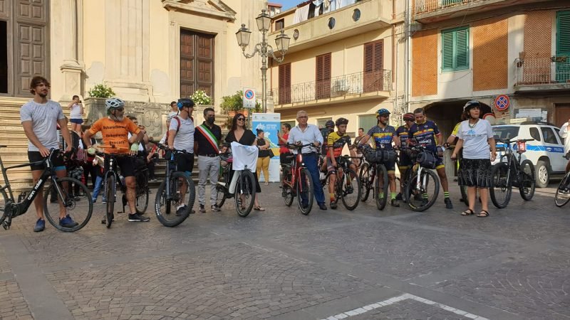 Appennino Bike Tour, la ciclovia dell’Appennino saluta la Calabria e sbarca in Sicilia